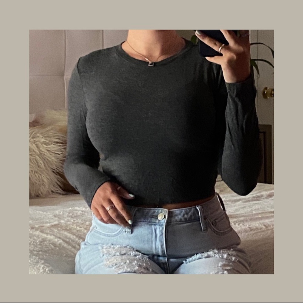 SOLD    dark grey cropped long sleeve !